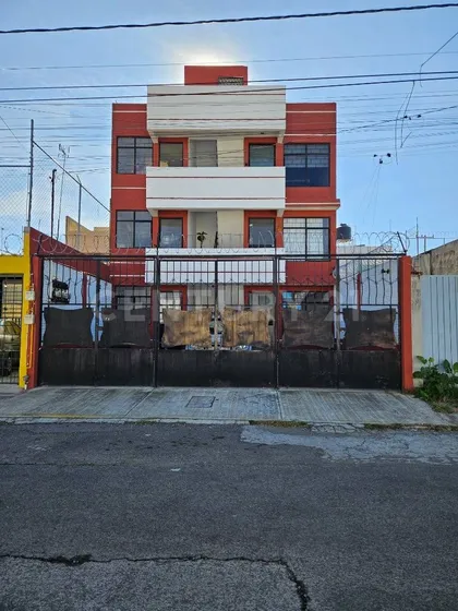 Venta De Edificio Con 3 Departamentos En San Jose Mayorazgo, Puebla. Inversion¡