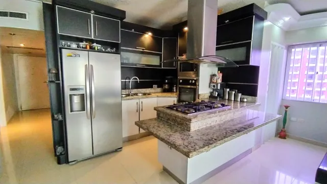 Apartamento En Lecheria En Venta C.r Altamira Palace 