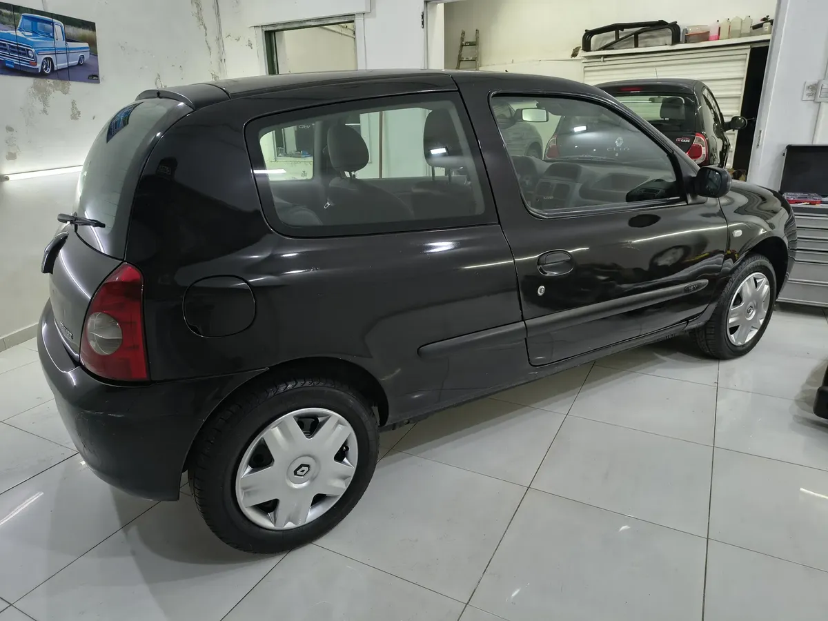 Renault Clio 1.2 Authentique542175465979914243