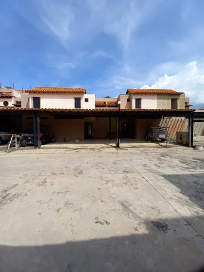  Se Vende 2 Town Houses En 1 Residencias Altos De Monte Alegre. Mr. 