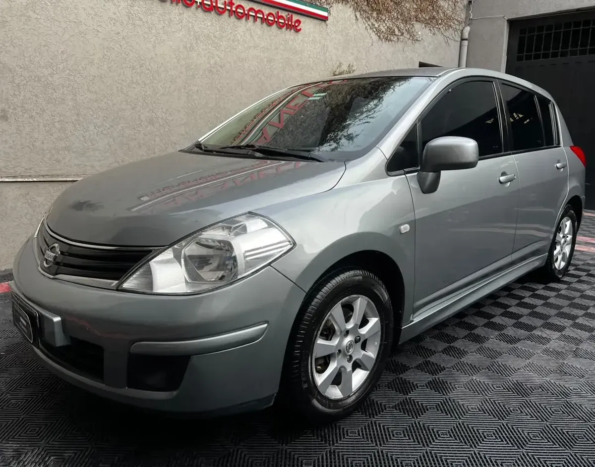 Nissan Tiida 1.8 Visia