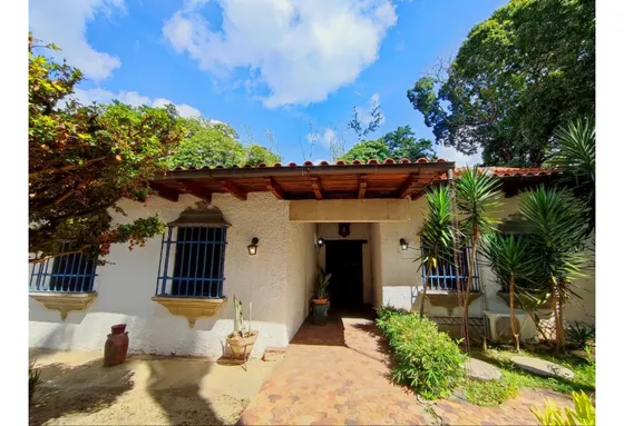 Vendo Casa 1.000m2 Prados Del Este 7330