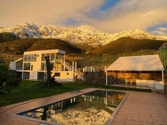 Casa En Arriendo De 5 Dorm. En Peñalolén Pie Cordillera