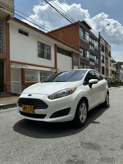 Ford Fiesta 1.6 Sportback Se Mecánica