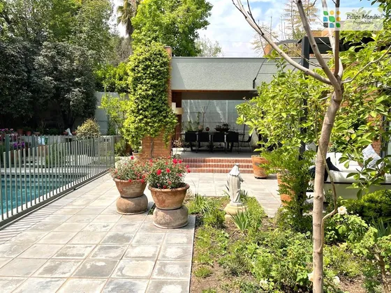 En Condominio, Como Nueva, 3 Dorm.3 Bños. Servicio Completo.