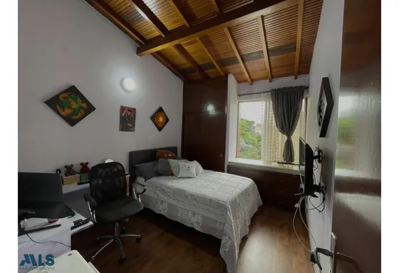 Casa Bifamiliar Amplia Y Confortable(mls#253810)