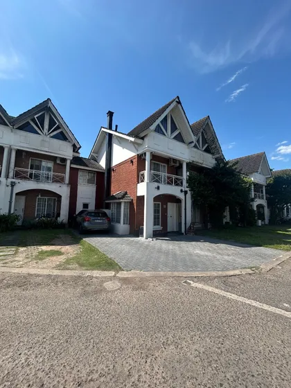Triplex 5 Ambientes En Barrio Cerrado Cerca De Todo