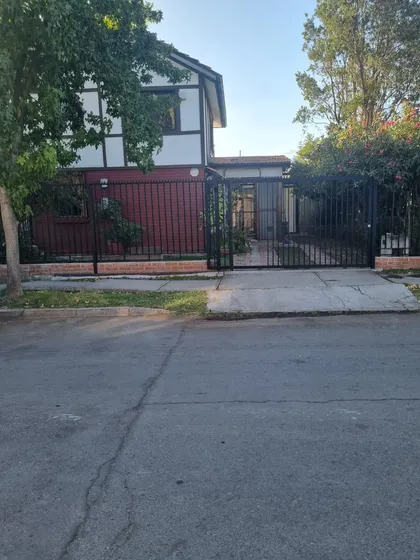 Casa Dos Pisos, Sector El Bambu, En Ciudad Satélite, Maipú