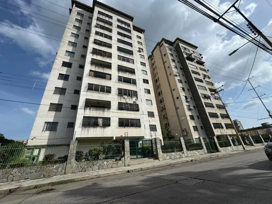 A1 Venta Apartamento En Av. Bolívar, Calle 114 La Ceiba, Espacioso Y Confortable 130mtrs2