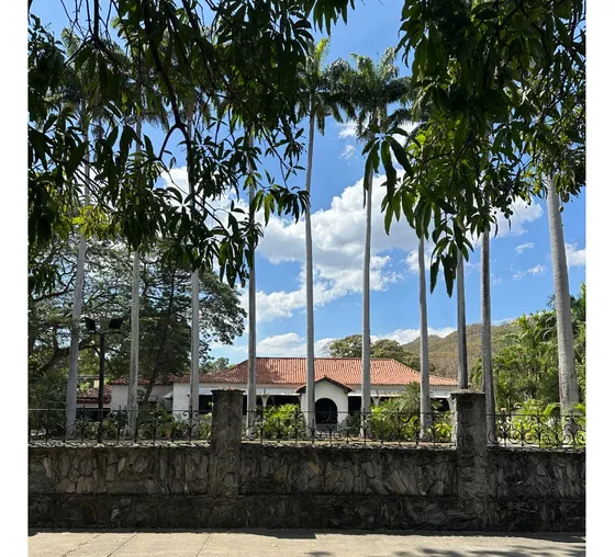 Venta/alquiler Establecimiento Comercial Av Bolivar Quinta Victoriana