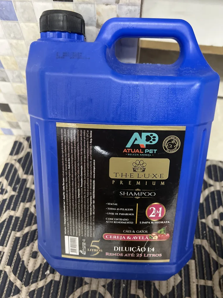 Shampoo Neutro Cereja Avelã 5L The Luxe Cães Gatos Todas Pelagens - Imagem 2