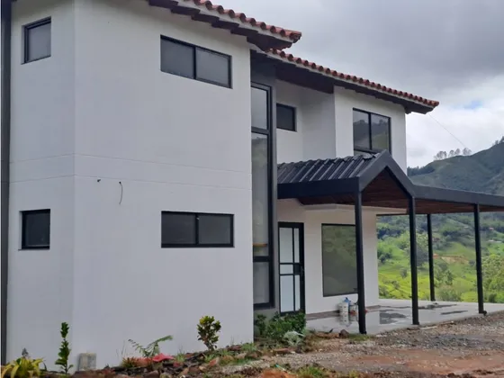 Hermosa Casa Finca En Venta En Marinilla 