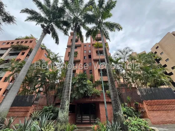 Apartamento En Campo Alegre Con Terraza Privada Y Edificio Con Pozo #26-467 Darlys