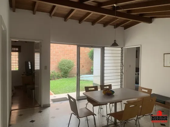 Casa En Venta En Medellín - Laureles