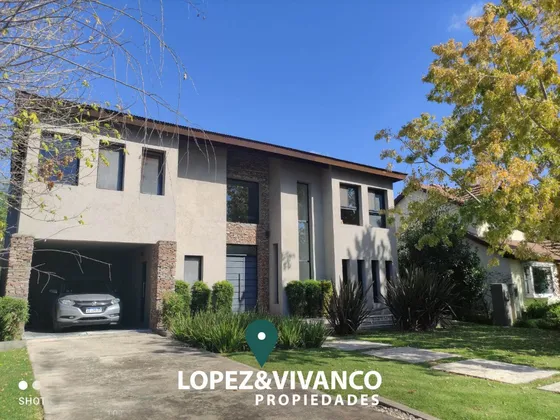 Venta Casa En Champagnat. Estancias Del Pilar.