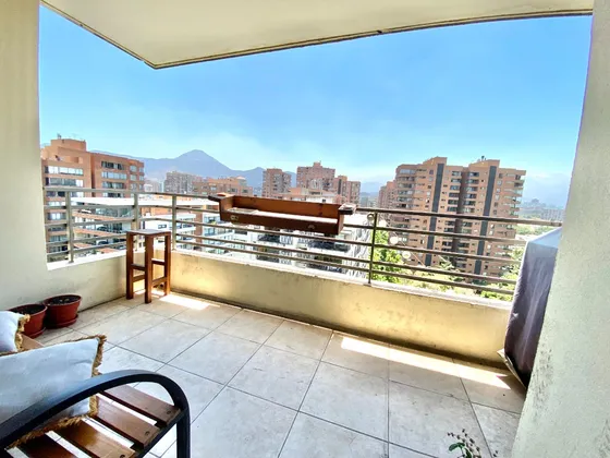 Departamento Dos Dormitorios Bergen / Av. Las Condes
