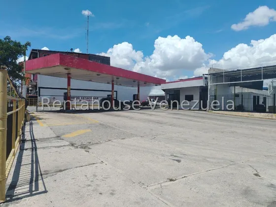 Julian Galindez Vende Potencial Negocio Con 2 Registros Comercial Y Amplio Terreno En Barquisimeto # 25-6926