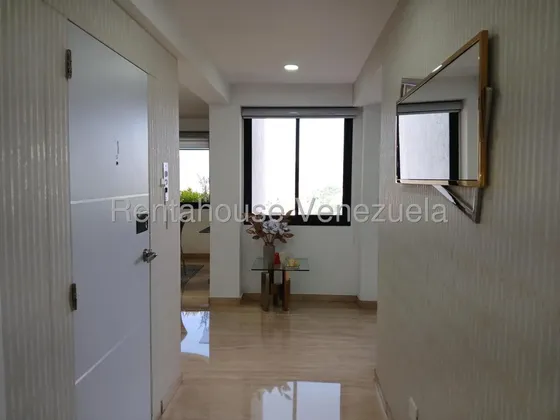 Exclusivo Apartamento En Venta, Urb. Colinas De Valle Arriba