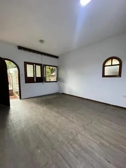 Casa De Esquina Uso Comercial. Excelente Ubicación En Valencia. Urb. Agua Blanca, 366m2, 2 Niveles, Muy Espaciosa (mer)