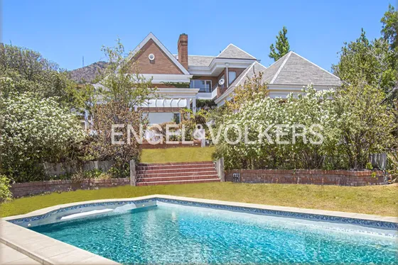 Gran Casa En Arriendo - Quinchamalí / Las Condes