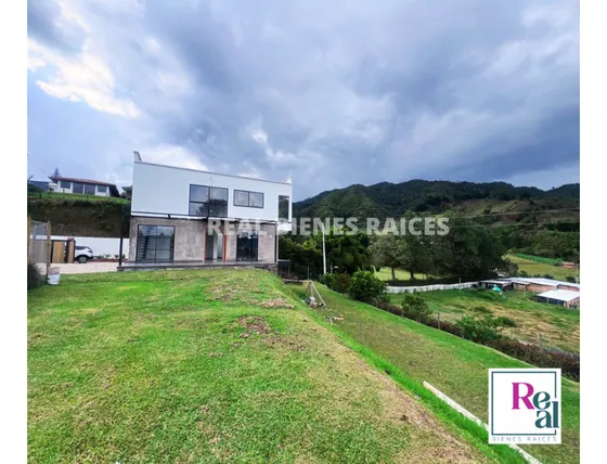 Vendo Finca Rural A 10 Minutos Del Casco Urbano De La Ceja