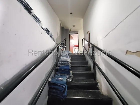 Local Comercial En Venta Ubicado En Avenida Bolivar Maracay, Fvina 25-18370