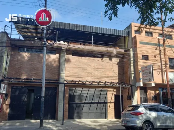 Se Promociona Un Excelente Local De 150mts2 Para Alquiler, Ubicado En La Calle Sucre A Una Cuadra De La Av. Constitución, Zona Comercial. 013js