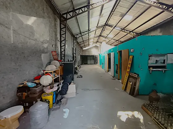 Amplio Galpón Comercial E Industrial