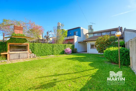 Casa En Venta En Villa Adelina Apto Credito! 4 Ambientes, Playroom, Cochera, Jardín.