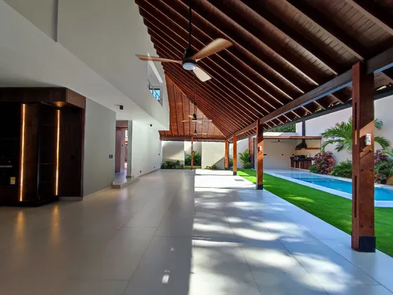 Casa En Venta En Via Club Tenis. Cod V30152