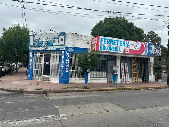 Venta Complejo Locales Alto Alberdi Casa 1 Dorm 