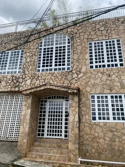 En Venta Casa En Oripoto El Hatillo, Urbanización Los Robles. Solo Cliente Directo. (a.v)