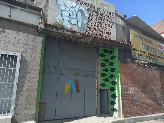 En Venta Local Para Remodelar En Excelente Ubicación En Catia. Aa