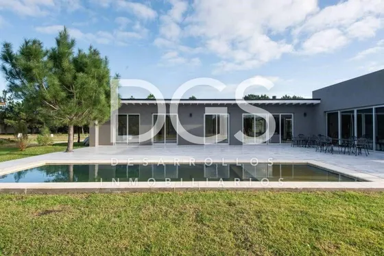 Casa En Venta En La Herradura Pinamar