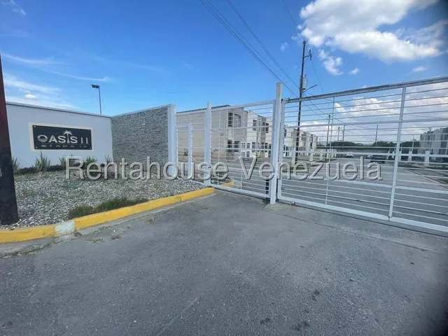 Marianela Diaz Vende Town House En Av. La Montañita, Cabudare #25-15774