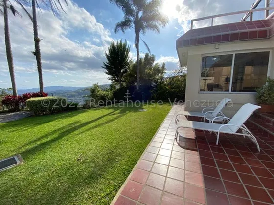 Agp Casa De 647 Mts2 De Terreno En Venta En Alto Hatillo, Con Terraza Y Lindo Jardín 24-22781 Ys 