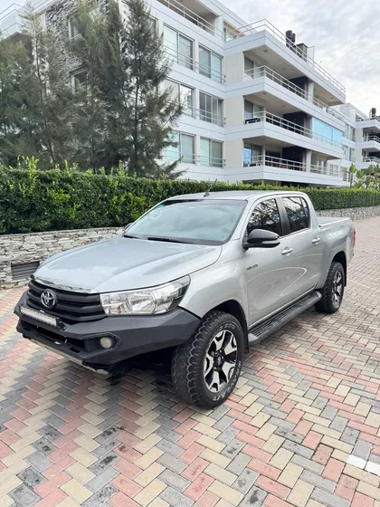 Toyota Hilux Pick-up 2.8 Cd Srv 177cv 4x4