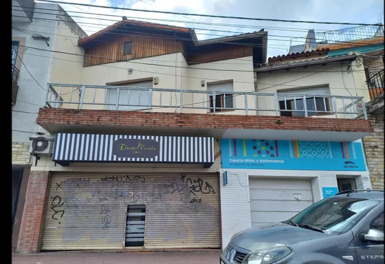 Importante Propiedad, C/garage, En 2 Plantas