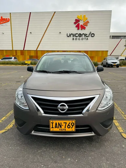 Nissan Versa 1.6 Sense Mecánico