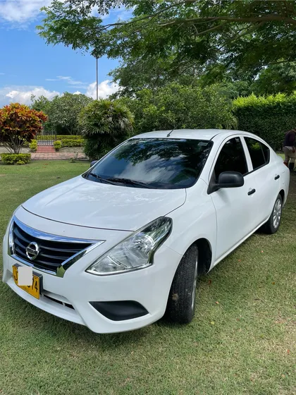 Nissan Versa 1.6 Drive At