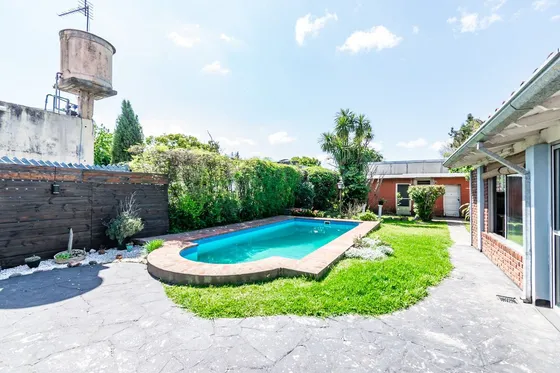 Venta Casa 4 Amb Cochera Pileta Hurlingham