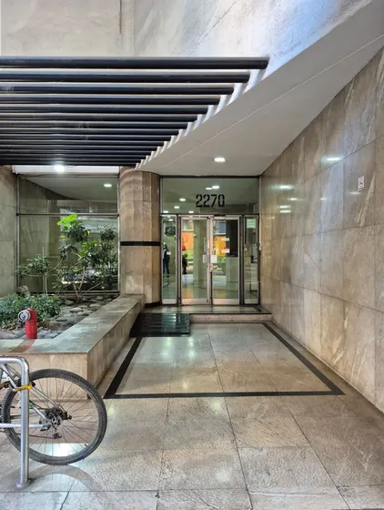 Amplia Oficina Providencia, Cercano Metro Los Leones