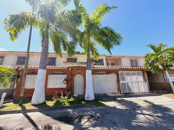 Casa En Venta Villa Heroica Guatire. Jt