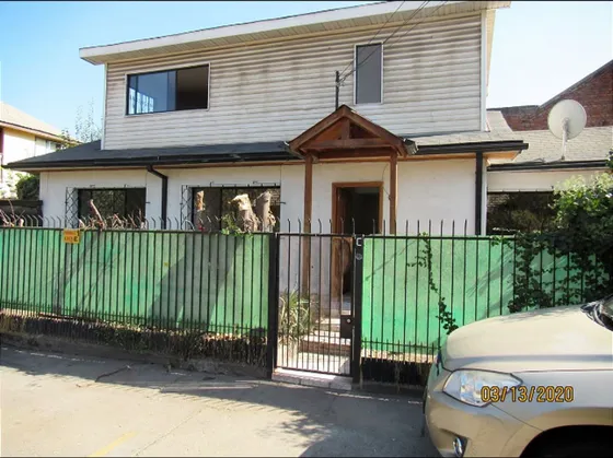 Casa En Venta De 5 Dorm. En Ñuñoa
