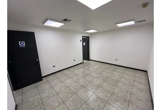Arriendo Oficina De 36 M² En Parque Industrial, Quilicura.