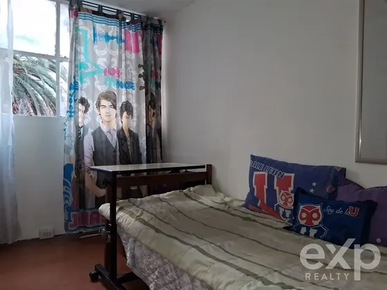 Departamento Amplio En Venta De 5 Dorm. En Santiago