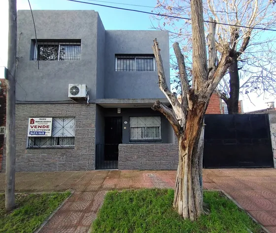 Venta- 2 Casas En Un Mismo Terreno - P. Argentinas 400 - Pque. San Martin- Merlo- Usd 130.000