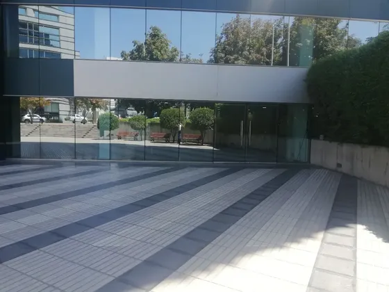 Local Vitacura Con Luis Pasteur 316 M² Gran Frente