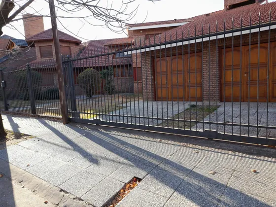Casa En Alquiler Uso Comercial/local/oficina En  Urca