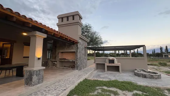 Casa 4 Dormitorios. 3 En Suite. Otro Baño Completo. 3